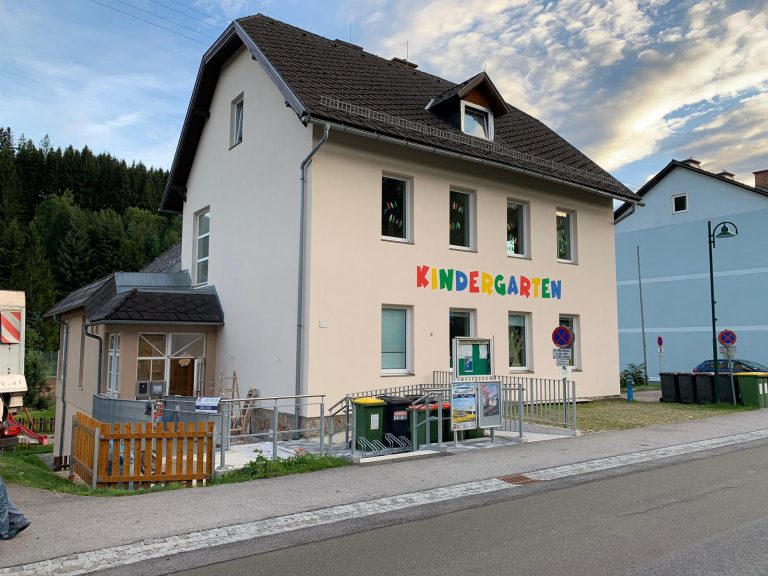 Renovierung Kindergarten - Malermeister Naki - Malerbetrieb im Raum Bruck an der Mur - Mürzzuschlag / Malerbetrieb in HönigsbergMalermeister Naki - Malerbetrieb im Raum Bruck an der Mur - Mürzzuschlag / Malerbetrieb in Hönigsberg